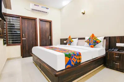 FabHotel Moon Trip Отели рядом с достопримечательностью «Санни Энклав Парк Ниэр Кендрия Вихар»