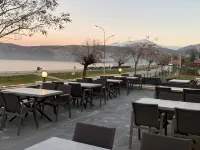 貝亞茲科什克酒店和咖啡館 - 早餐