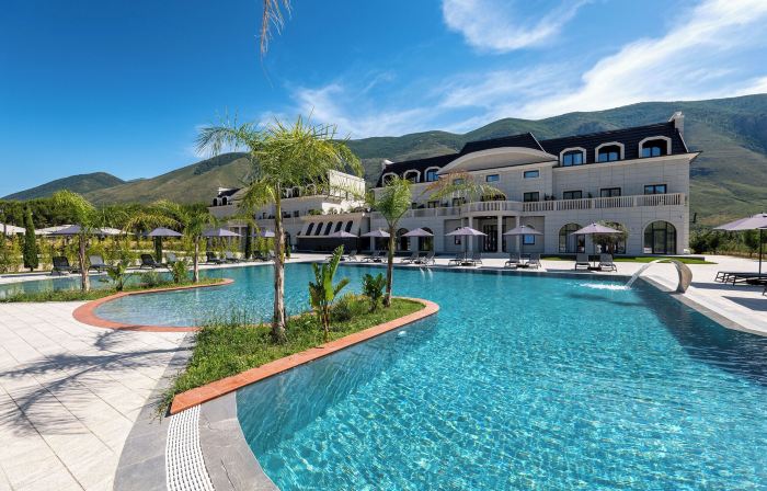 Acros Resort