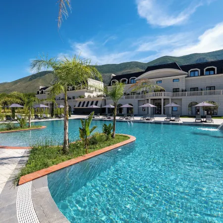 Acros Resort
