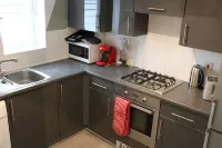 Stunning 2-Bed Ground Floor Apartment in Romford