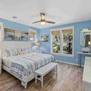 1345 Laurel Grove 3 Bedroom Home by RedAwning Rooms