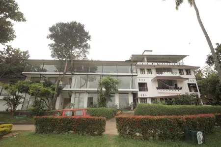 The Brook Serene Отели рядом с достопримечательностью «SAMBRANIKODI ISLAND TOURISM (സാംബ്രാണിക്കോടി ഐലൻഡ് ടൂറിസം)»