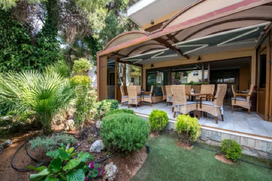 Hotel Chris Отели в г. Кифисия