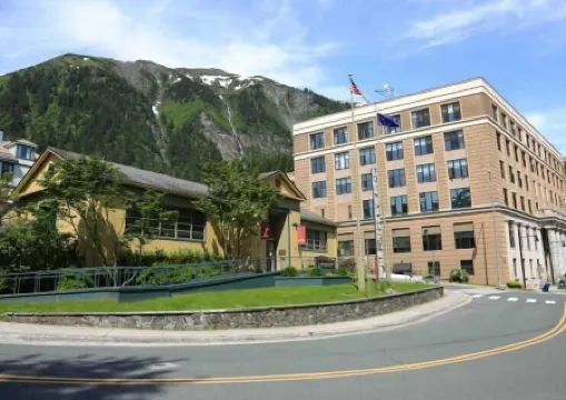 Silverbow Inn & Suites