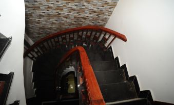 Ruby Lakeview Homestay