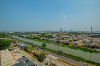 Affordable Price Studio at Jababeka Riverview Apartment Cikarang Hôtels à : North Cikarang
