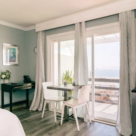 Laguna Cove Hotel