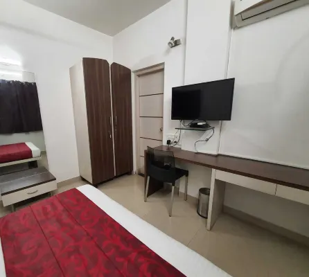 Hotel Bhooshan Airport Road