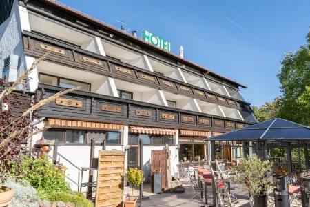 Hotel Bergschlößchen Отели в г. Кирхберг