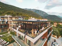 Royal Blue Resort & Residences Отели в г. 