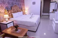 Capital O 141 Golden Rays Hotel Hotels in 