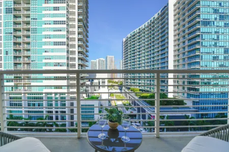 Modern Condos in Midtown Miami Отели рядом с достопримечательностью «Литл Хайти»