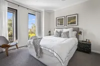 Werribee Gem Luxe Home Family Getaway 6Bed Netflix Hotels in Werribee