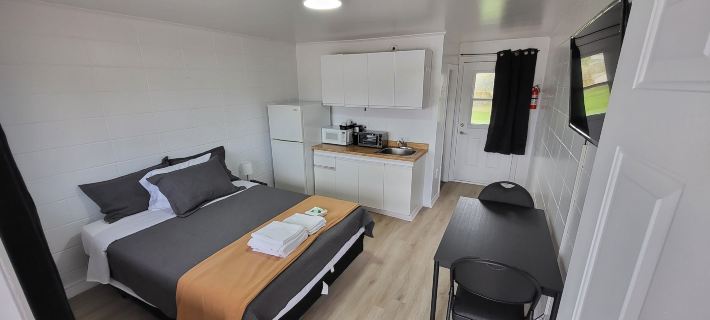 Happyland Inn Hotels in Simcoe County