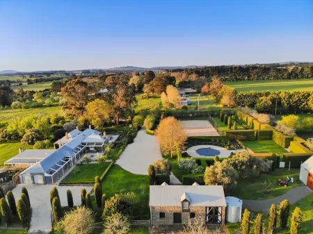 Honeysuckle Barn & Garden