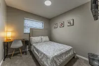 ZenHomes in Tampa Near USF - موقف سيارات