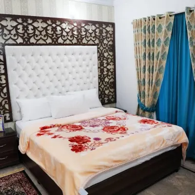 Bodla Royal Hotel فنادق في Multan District