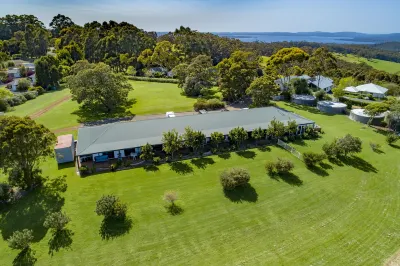 Karri Aura Hotels near RiverFront Gallery