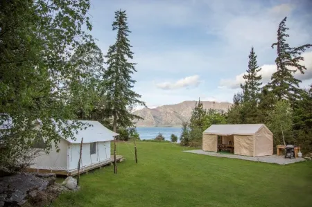 The Camp - Lake Hawea Отели в г. Лейк Хоея
