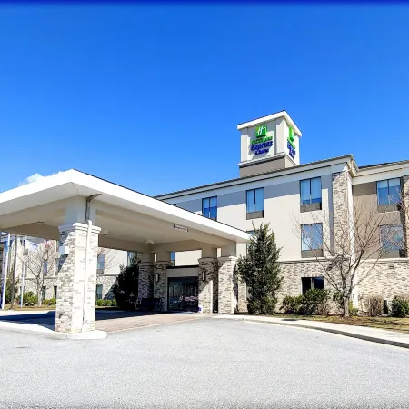 Holiday Inn Express & Suites CLEAR SPRING by IHG