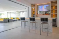 MB Hotel, Trademark Collection by Wyndham - Quầy Bar