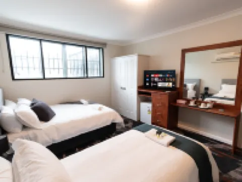 Harp Hotel Hotels in Wollongong
