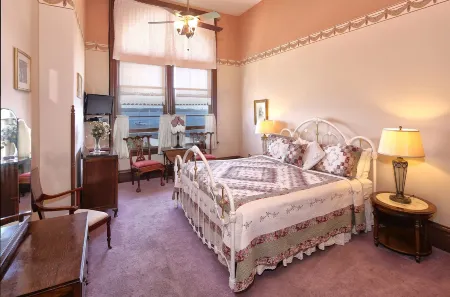 The Palace Hotel Отели в г. Порт Хадлок-Айрондейл