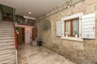 Apartments Klaric Hotels in Omis