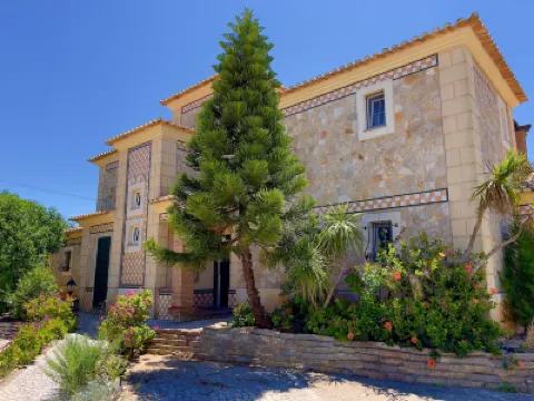 Quinta do Mar - Country & Sea Village Hotel berhampiran Pantai Salema