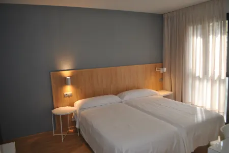 Hostal Universitat Отели в г. Оссо-де-Сио