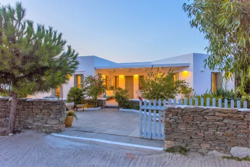 Villa Arades Sifnos with Private Pool - maisons de vacances