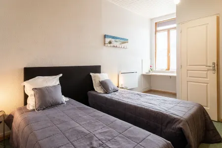 Hôtel de la Gare Отели в г. Кадожак