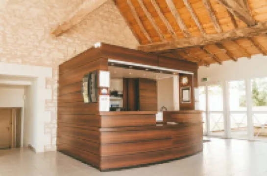 法國之地酒店 - 羅切波賽公寓酒店 拉羅什波賽酒店