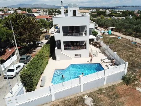 Villa d'Irene-Near Athens Airport , 200 Meters from the Beach Davis Отели в г. Артеми