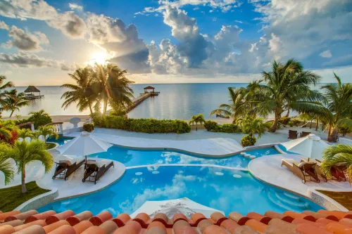 Belizean Cove Estates Luxury Beachfront Villa - Homestays