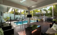 Beach Bliss Queen Bed BBQ Pool Netflix