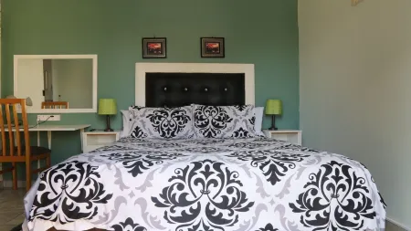 Roba Monakedi Guest Lodge Отели в г. Мафикенг