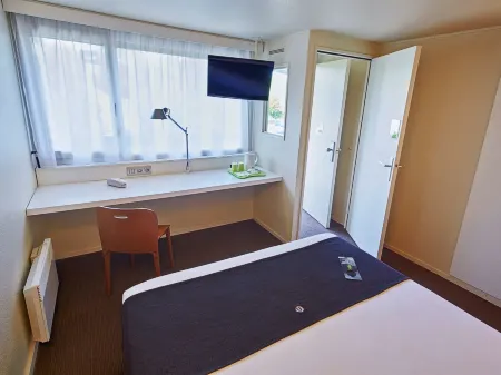 Campanile Melun SÉNART - Vert Saint Denis Отели в г. Мелён