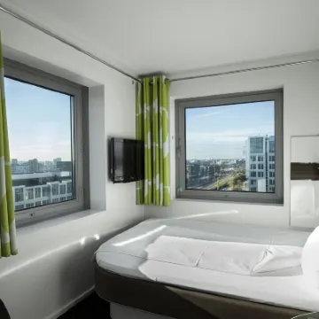 Wakeup Copenhagen - Carsten Niebuhrs Gade Hotels near National Museum of Denmark