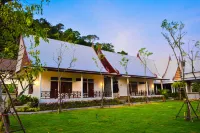 Bhu Tarn Koh Chang Resort & Spa Hotels near Khlong Phlu Waterfall