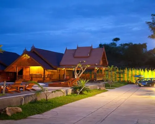 ศรีสวัสดิ์รีสอร์ท โรงแรมในชะอำ