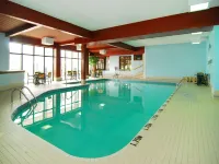Quality Inn & Suites - piscina