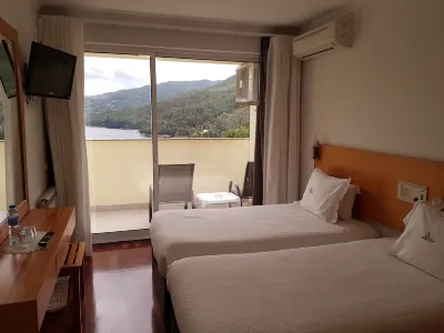 Hotel Lagoa Azul do Geres Hotels in Cantelaes
