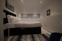 Embassy Gardens - One Bed - Beach
