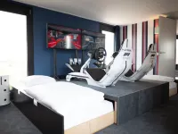 Modern, Trendy F1 Theme Lodge, Near the Sea