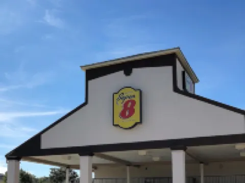 ซูเปอร์ 8 บาย วินด์แฮม กัลฟ์พอร์ต แอร์พอร์ต NW/เนียร์ บิโลกซี โรงแรมในกัลฟ์พอร์ต