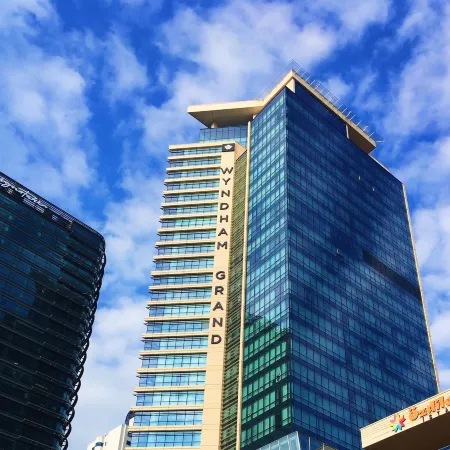 Wyndham Grand Istanbul Levent Hotel & Conference Center Отели рядом с достопримечательностью «Парк Бебек»
