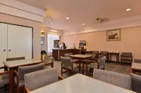 Econo Lodge Inn & Suites Hotels in Jackpot