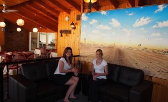 Lightning Ridge Outback Resort & Caravan Park